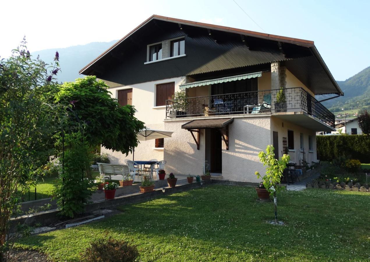 Bed and Breakfast Chez Laurette Et Louis Ugine Exterior foto