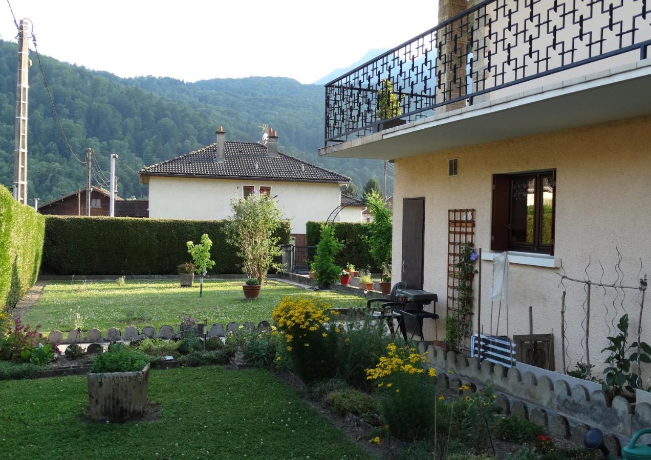 Bed and Breakfast Chez Laurette Et Louis Ugine Exterior foto