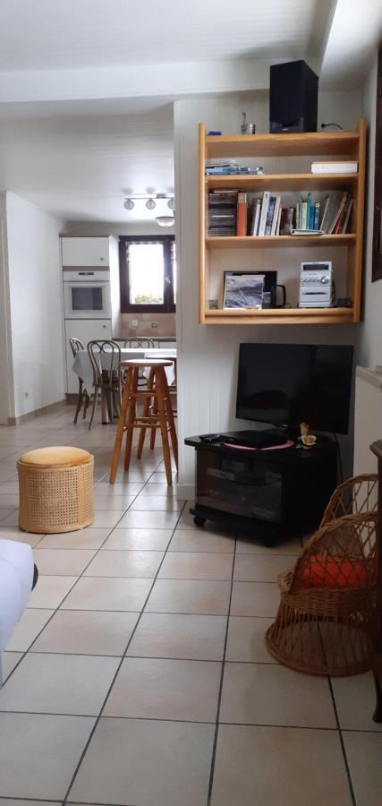 Bed and Breakfast Chez Laurette Et Louis Ugine Exterior foto